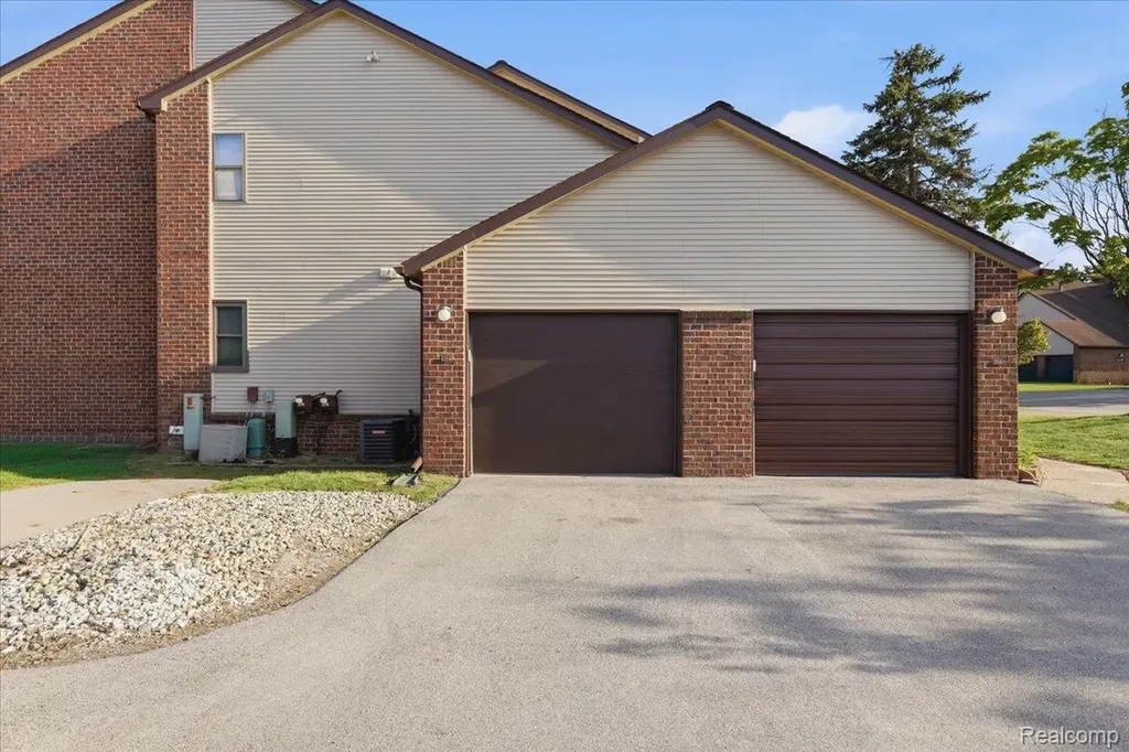 6680 Ridgefield Circle West Bloomfield Charter Township MI 48322