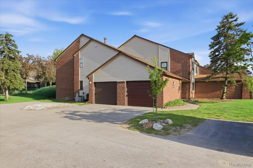 6680 Ridgefield Circle West Bloomfield Charter Township MI 48322