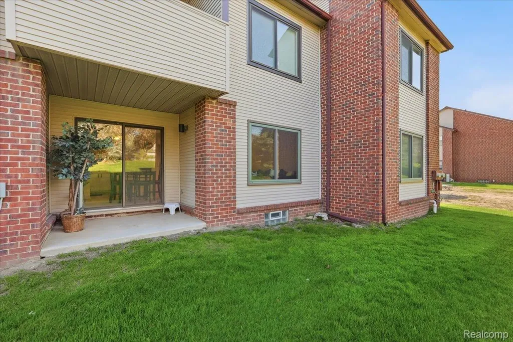 6680 Ridgefield Circle West Bloomfield Charter Township MI 48322