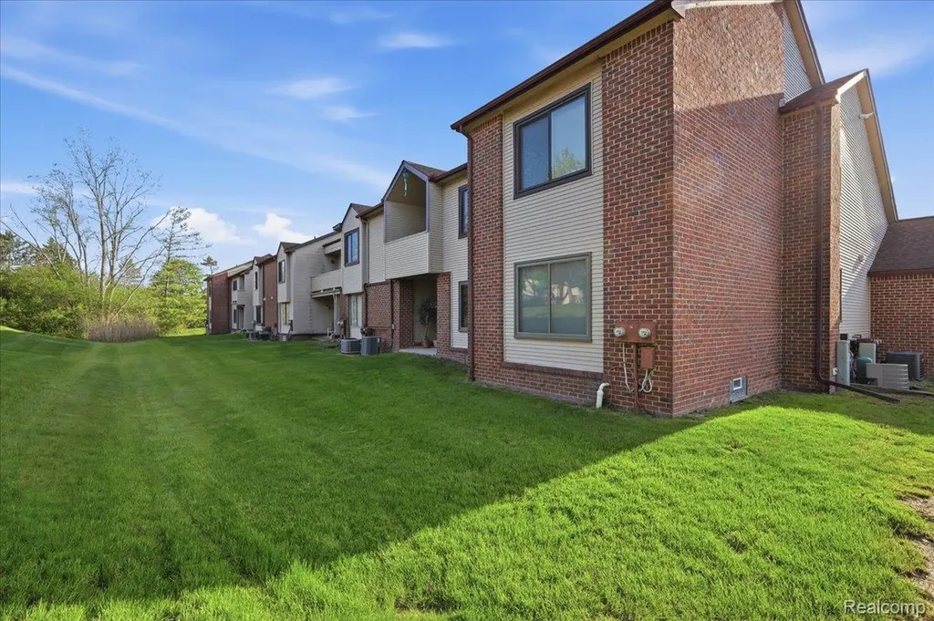 6680 Ridgefield Circle West Bloomfield Charter Township MI 48322