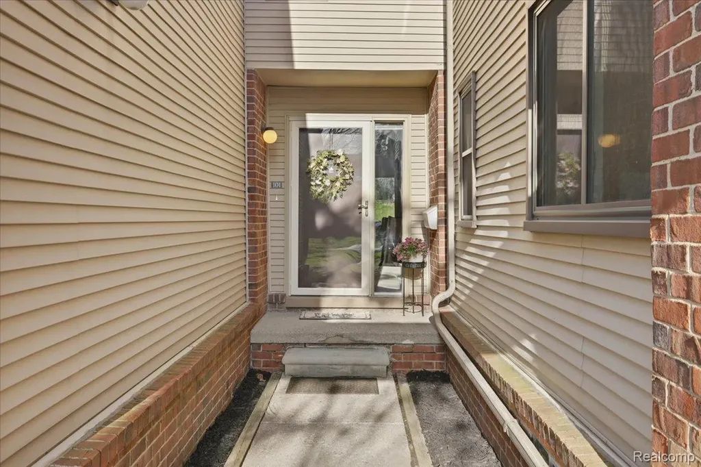 6680 Ridgefield Circle West Bloomfield Charter Township MI 48322
