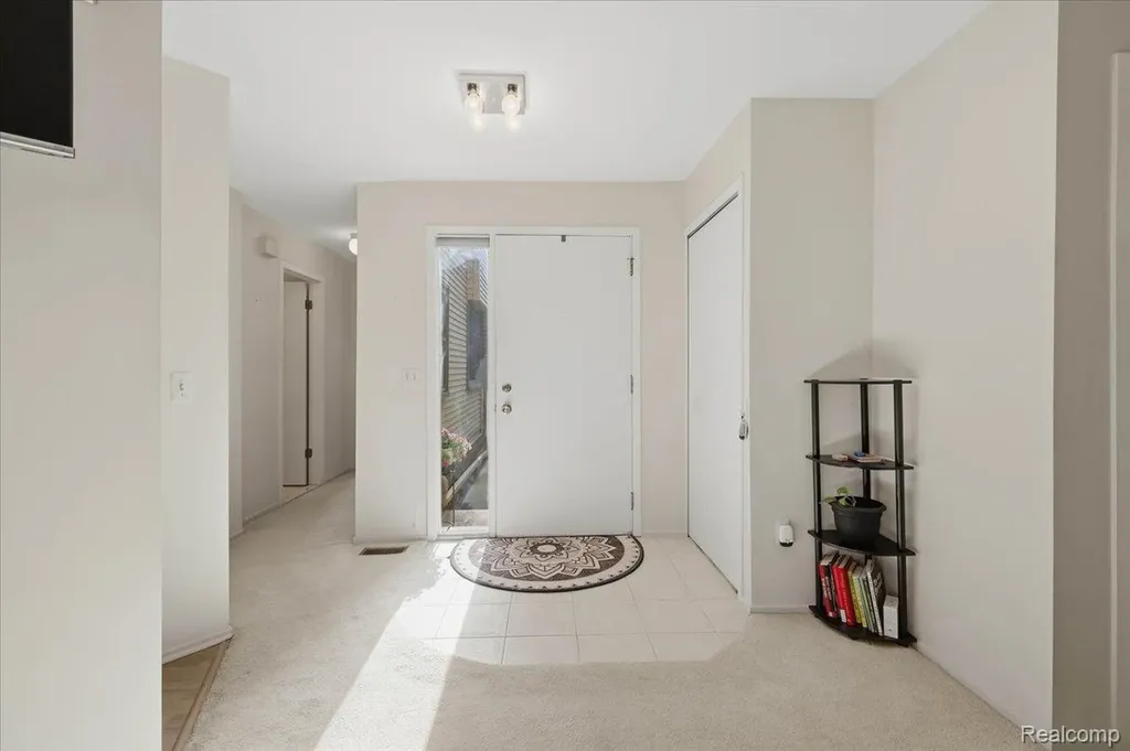 6680 Ridgefield Circle West Bloomfield Charter Township MI 48322