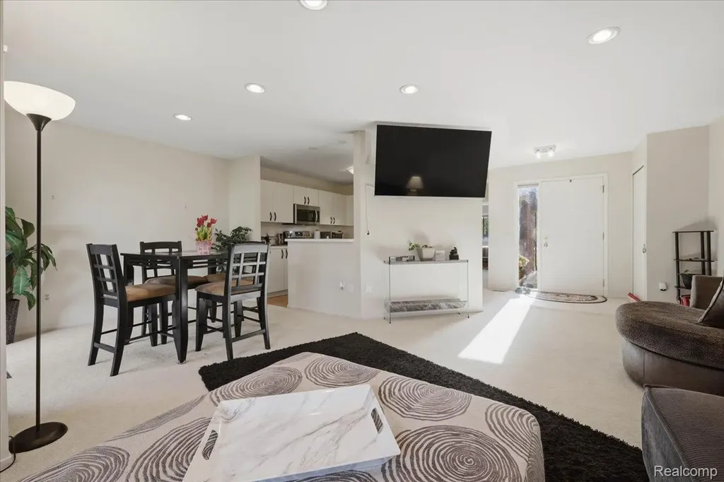6680 Ridgefield Circle West Bloomfield Charter Township MI 48322