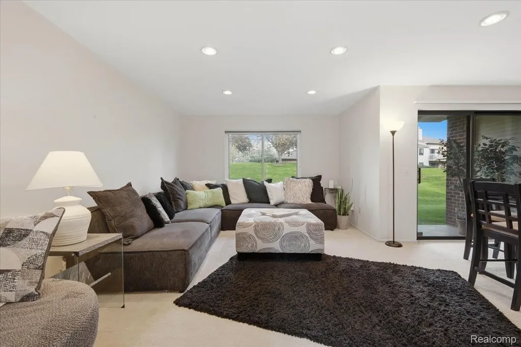 6680 Ridgefield Circle West Bloomfield Charter Township MI 48322