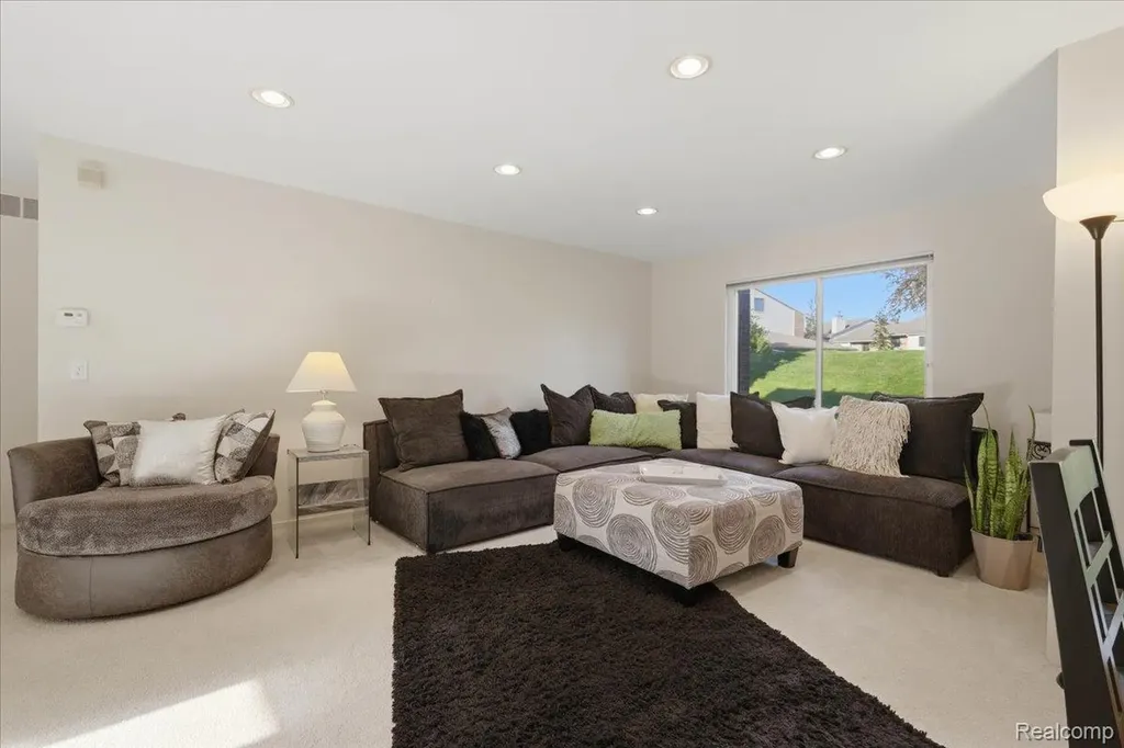 6680 Ridgefield Circle West Bloomfield Charter Township MI 48322