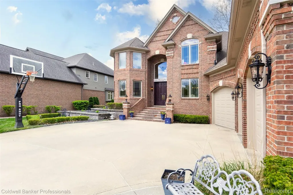 57177 Covington Drive Washington Township MI 48094