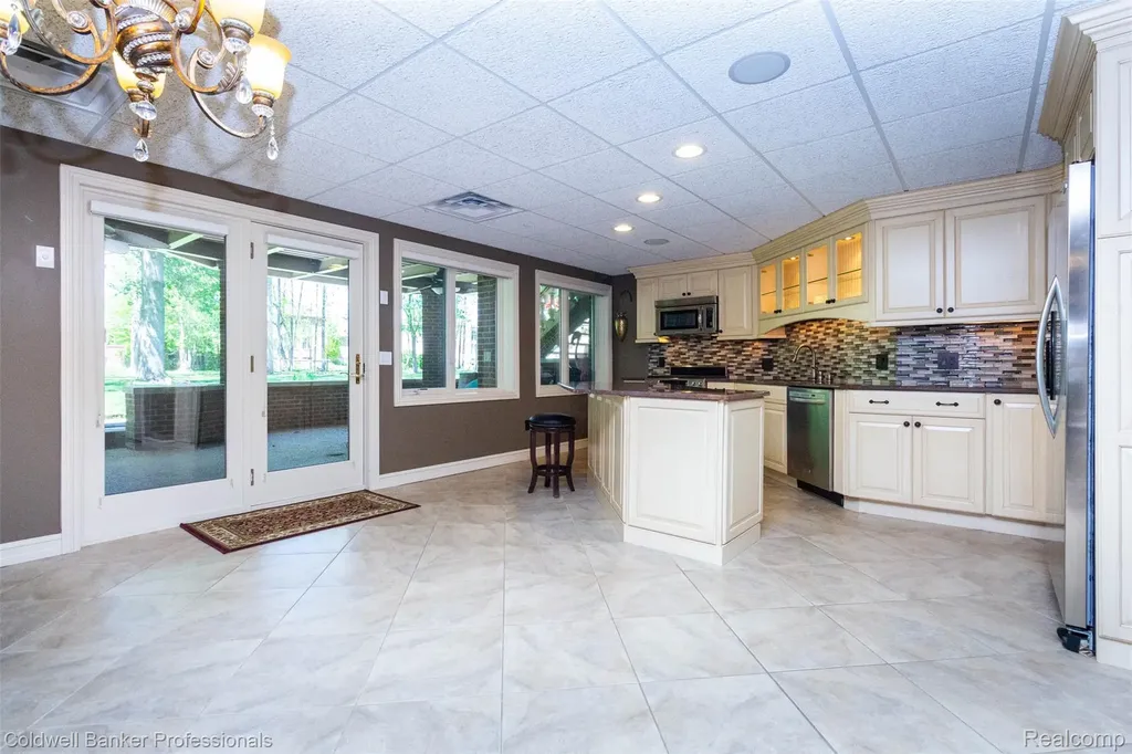 57177 Covington Drive Washington Township MI 48094
