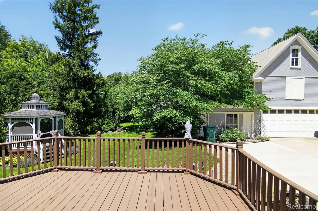 315 E Michigan Avenue Saline City MI 48176