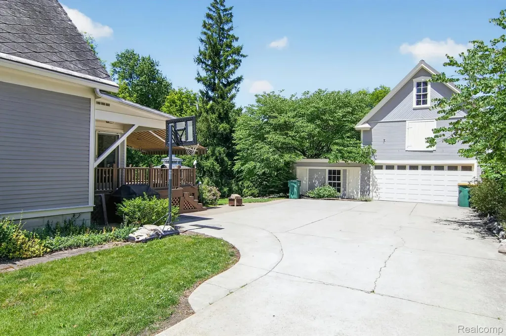 315 E Michigan Avenue Saline City MI 48176