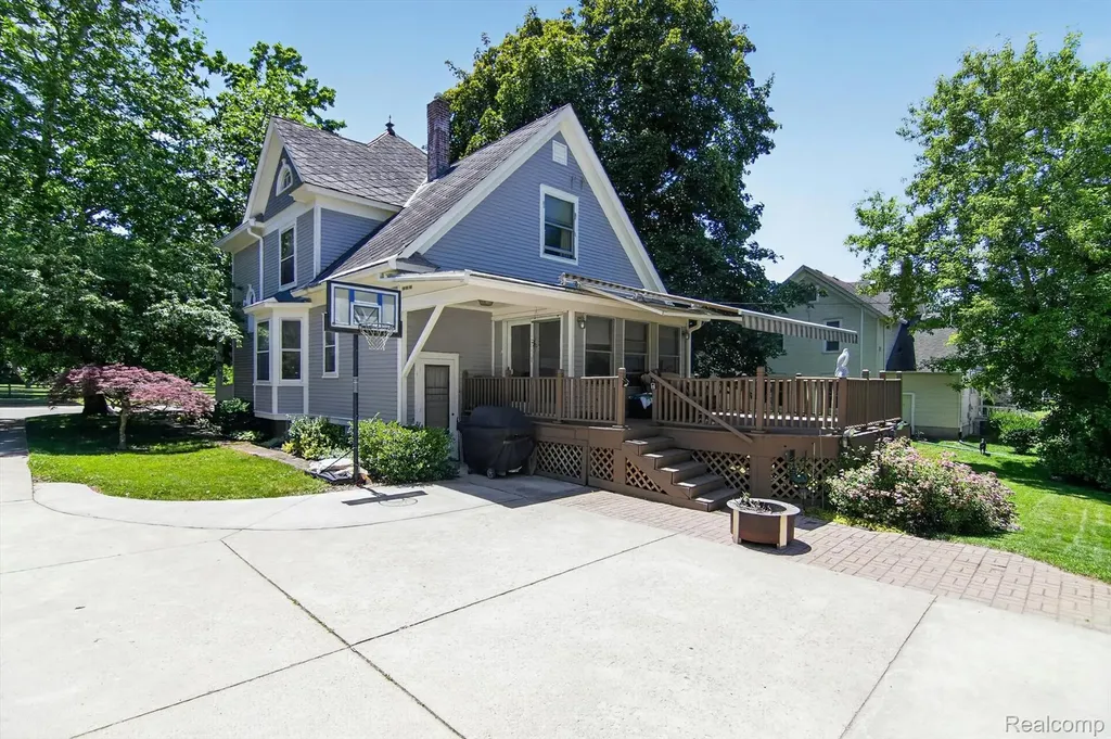 315 E Michigan Avenue Saline City MI 48176