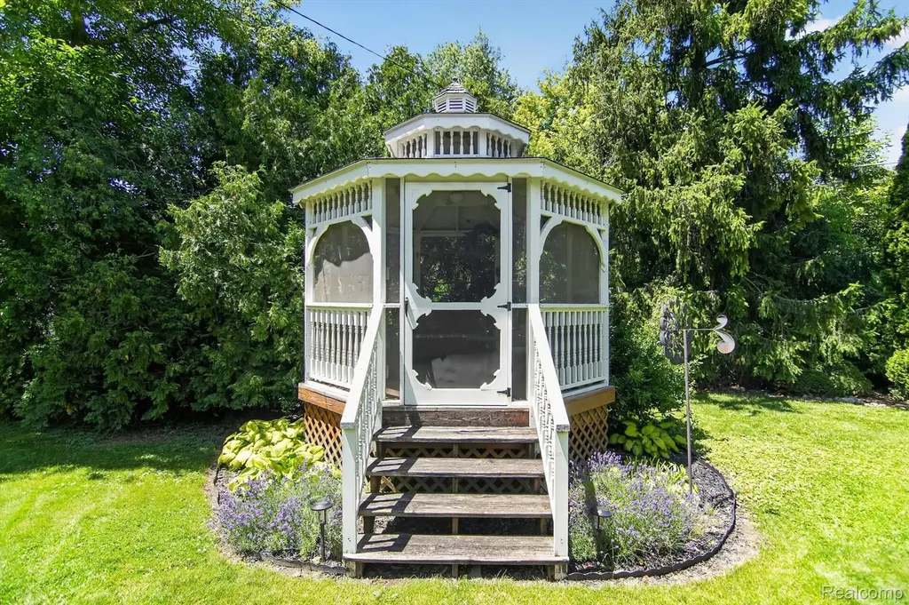 315 E Michigan Avenue Saline City MI 48176