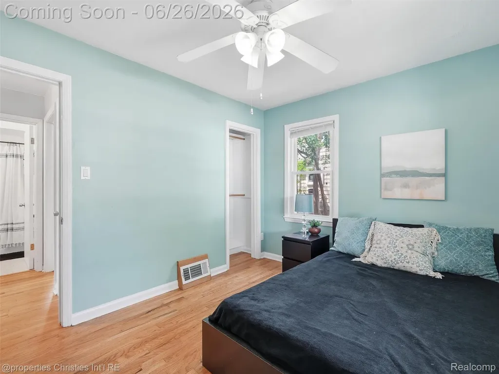 23203 Violet Street Farmington City MI 48336