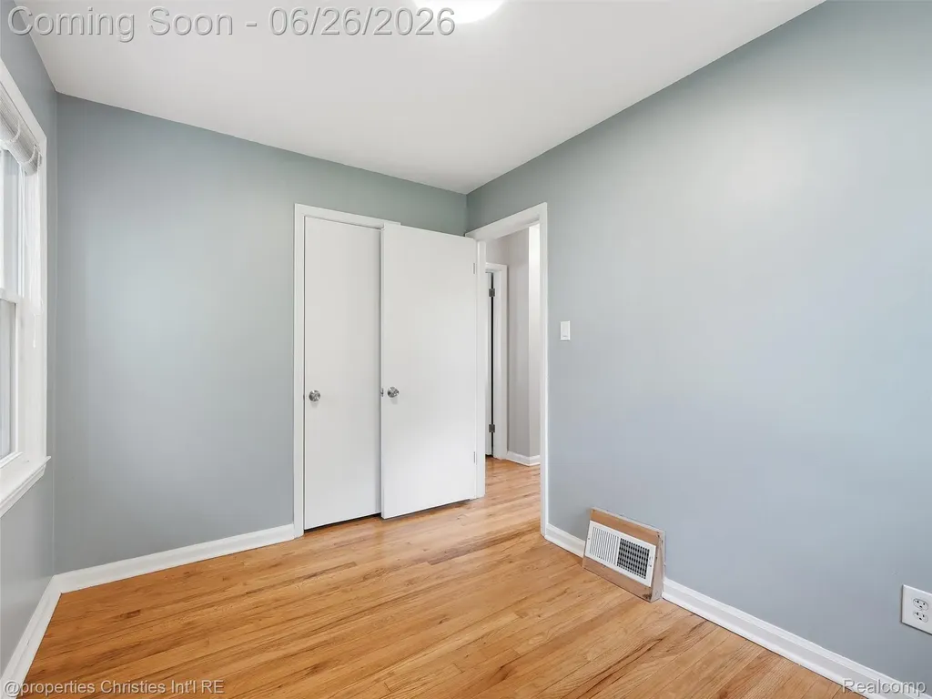 23203 Violet Street Farmington City MI 48336