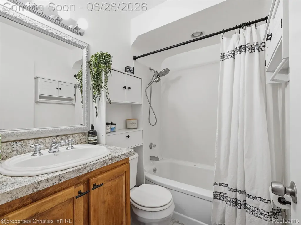 23203 Violet Street Farmington City MI 48336