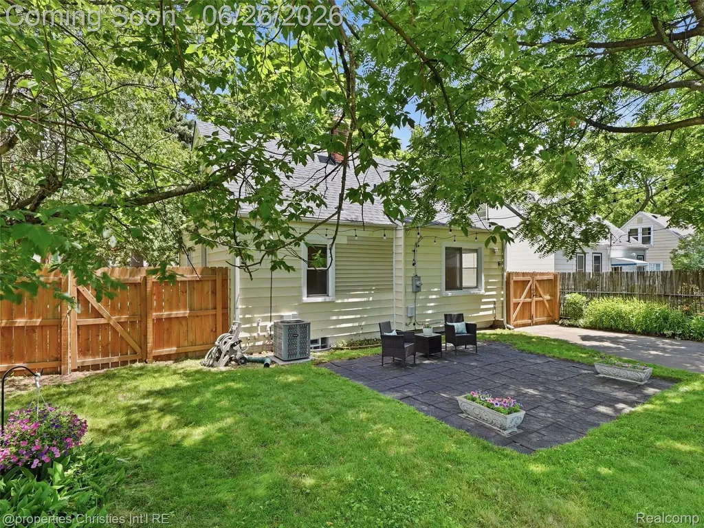 23203 Violet Street Farmington City MI 48336