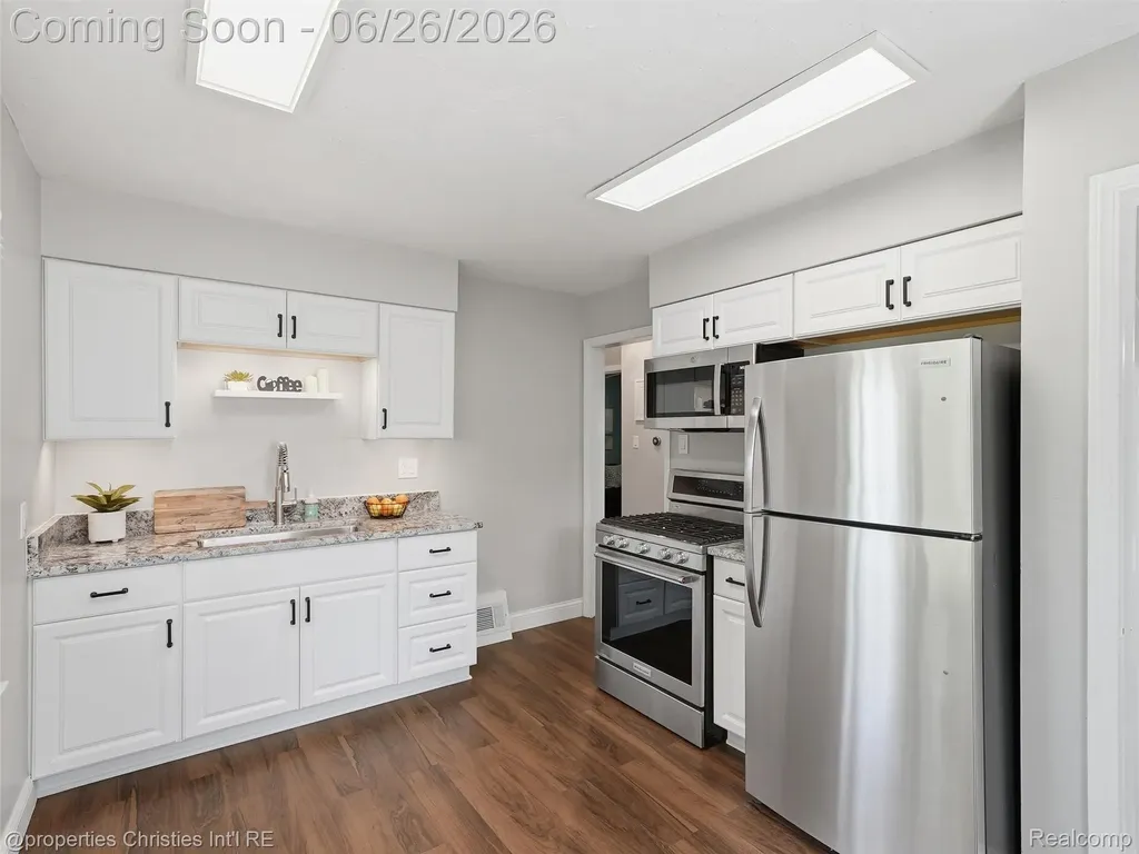 23203 Violet Street Farmington City MI 48336