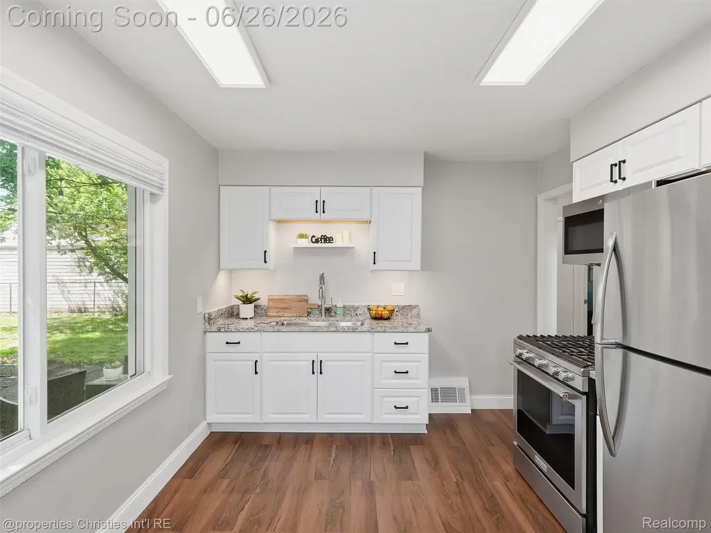 23203 Violet Street Farmington City MI 48336