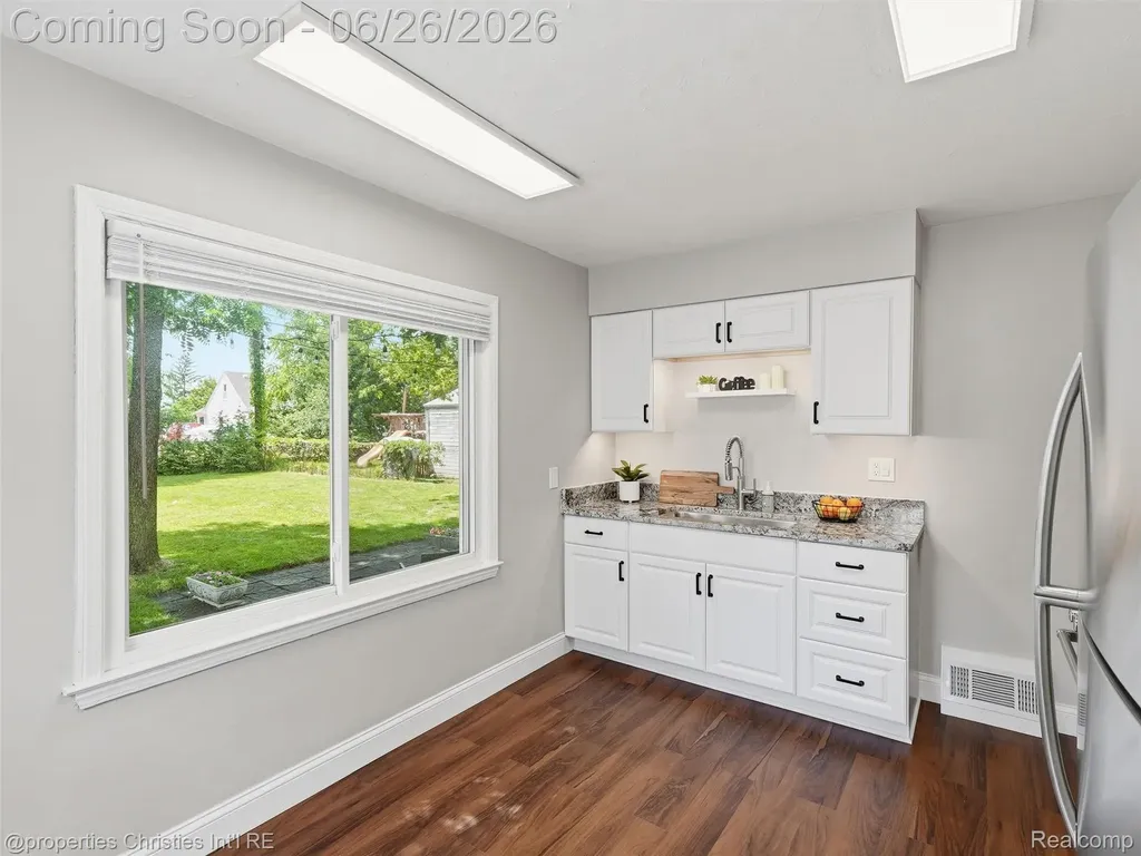 23203 Violet Street Farmington City MI 48336