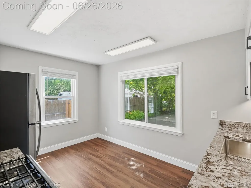 23203 Violet Street Farmington City MI 48336
