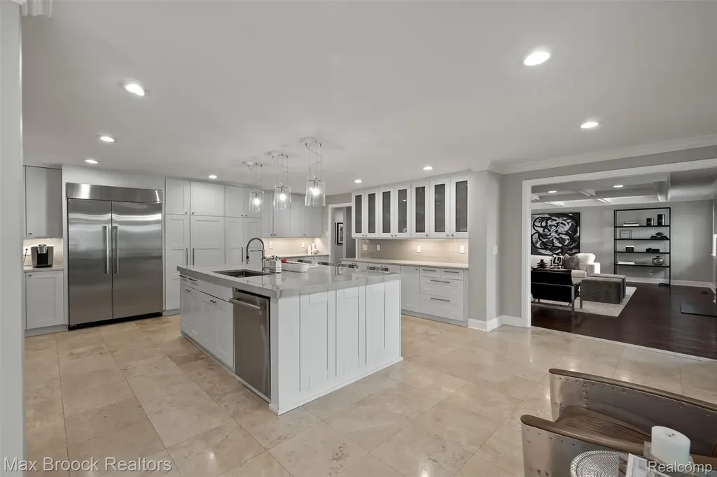 5190 Clarendon Crest Street Bloomfield Charter Township MI 48302