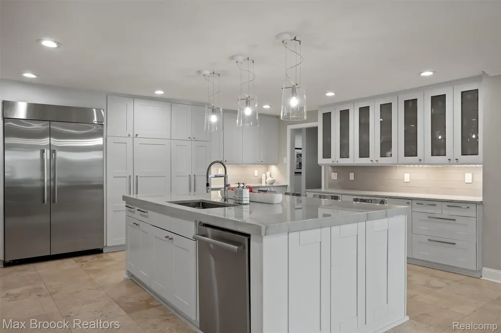 5190 Clarendon Crest Street Bloomfield Charter Township MI 48302