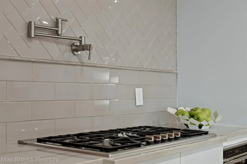 5190 Clarendon Crest Street Bloomfield Charter Township MI 48302