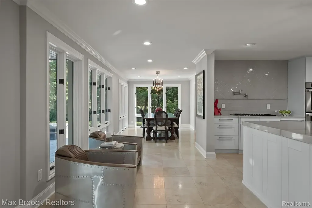5190 Clarendon Crest Street Bloomfield Charter Township MI 48302