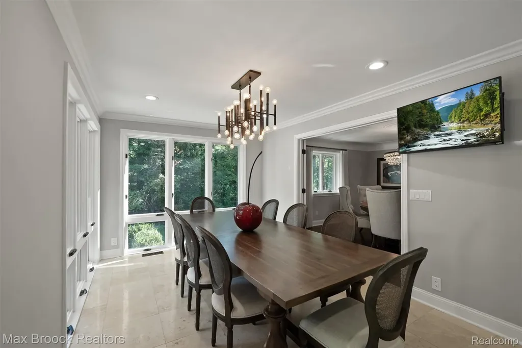 5190 Clarendon Crest Street Bloomfield Charter Township MI 48302