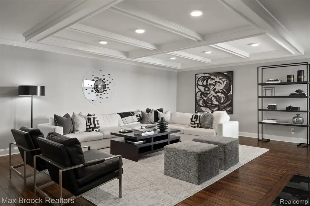 5190 Clarendon Crest Street Bloomfield Charter Township MI 48302