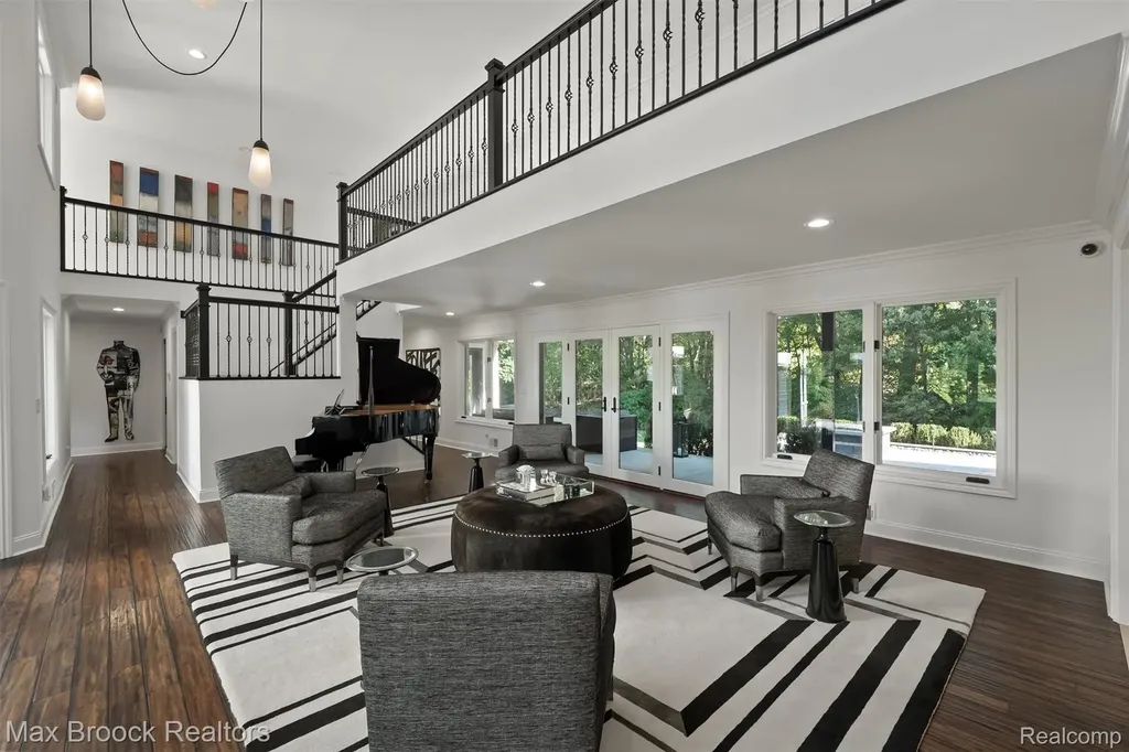 5190 Clarendon Crest Street Bloomfield Charter Township MI 48302