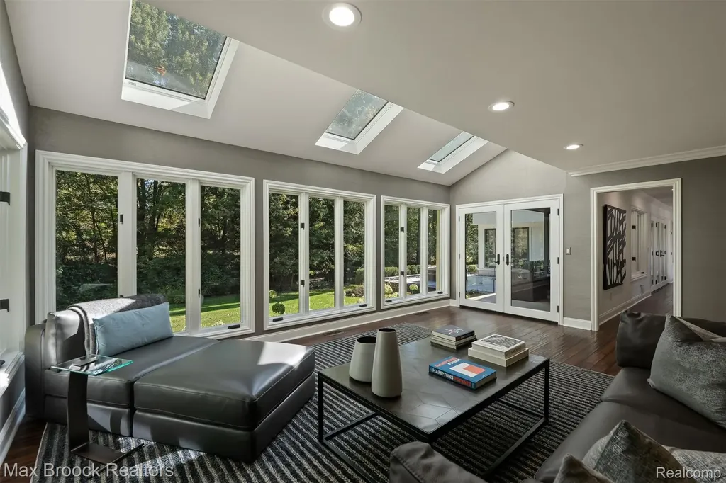 5190 Clarendon Crest Street Bloomfield Charter Township MI 48302