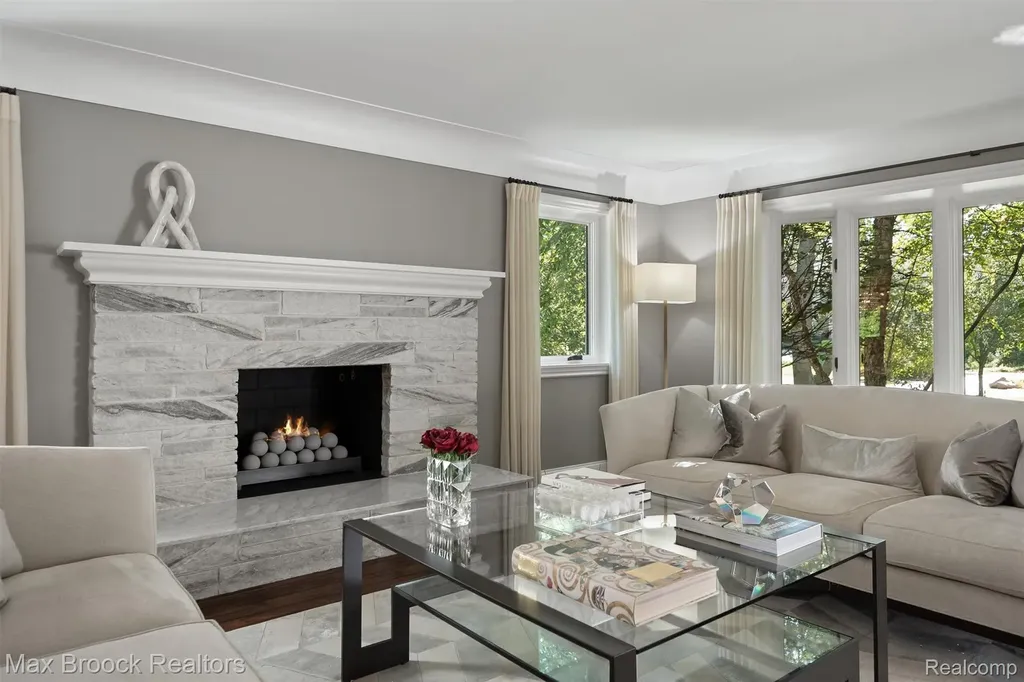 5190 Clarendon Crest Street Bloomfield Charter Township MI 48302