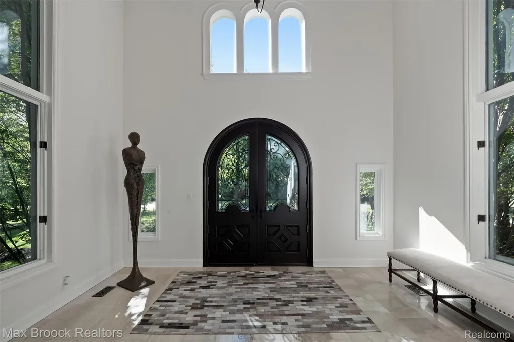5190 Clarendon Crest Street Bloomfield Charter Township MI 48302