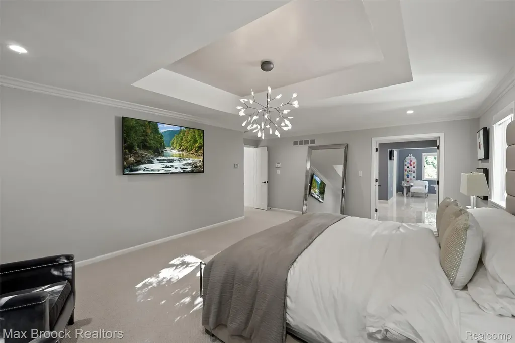 5190 Clarendon Crest Street Bloomfield Charter Township MI 48302
