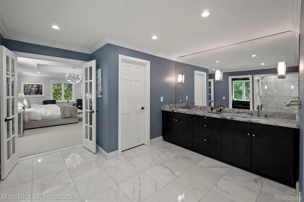 5190 Clarendon Crest Street Bloomfield Charter Township MI 48302