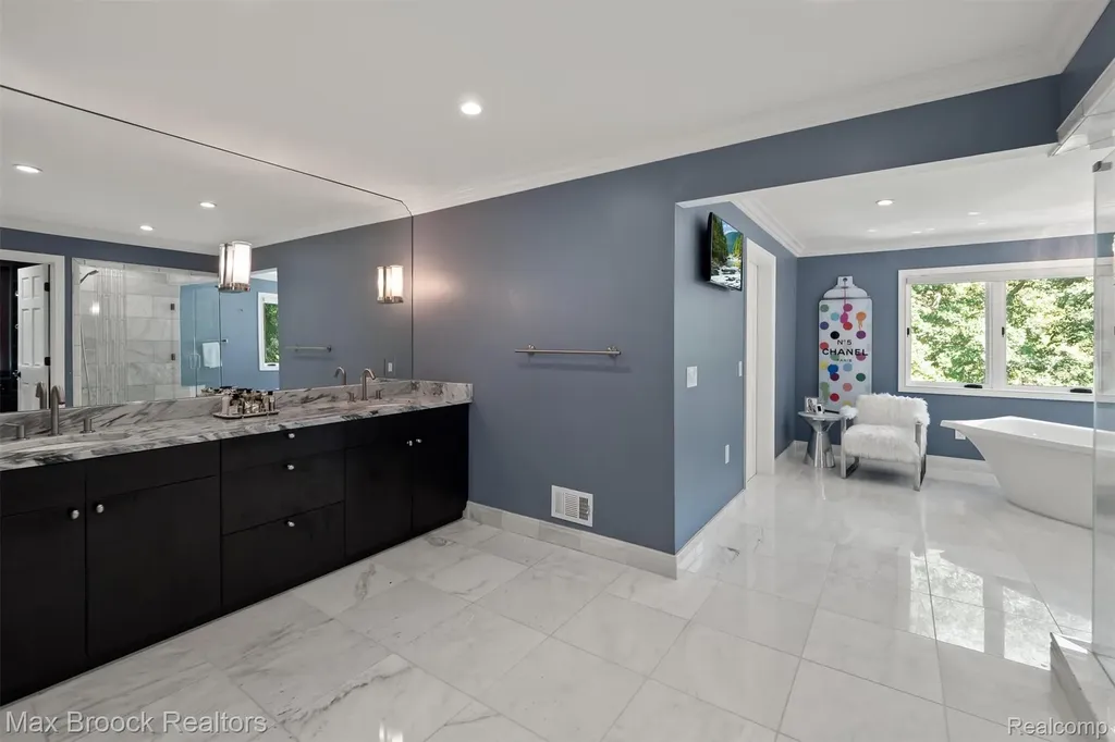 5190 Clarendon Crest Street Bloomfield Charter Township MI 48302