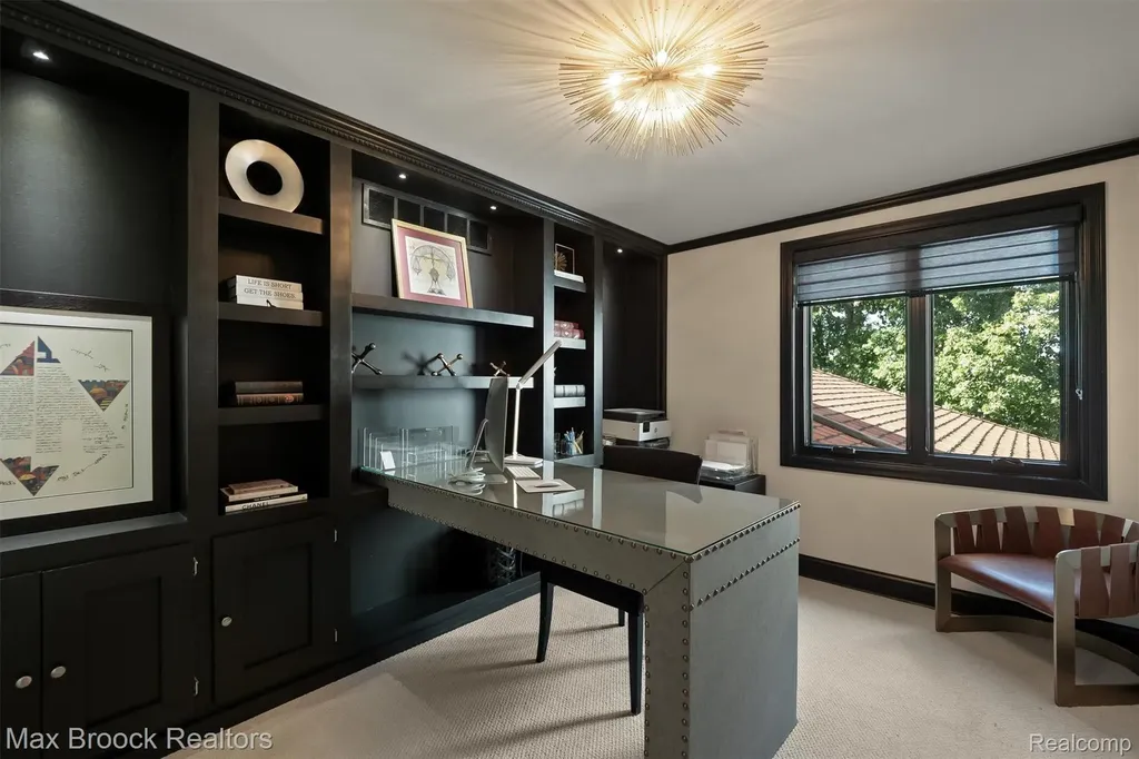 5190 Clarendon Crest Street Bloomfield Charter Township MI 48302