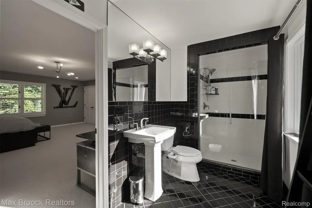 5190 Clarendon Crest Street Bloomfield Charter Township MI 48302