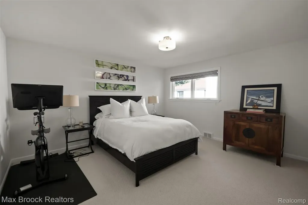 5190 Clarendon Crest Street Bloomfield Charter Township MI 48302