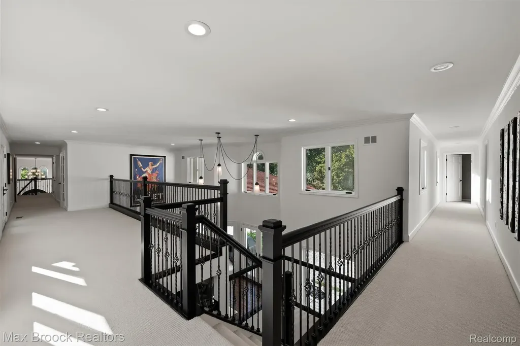 5190 Clarendon Crest Street Bloomfield Charter Township MI 48302