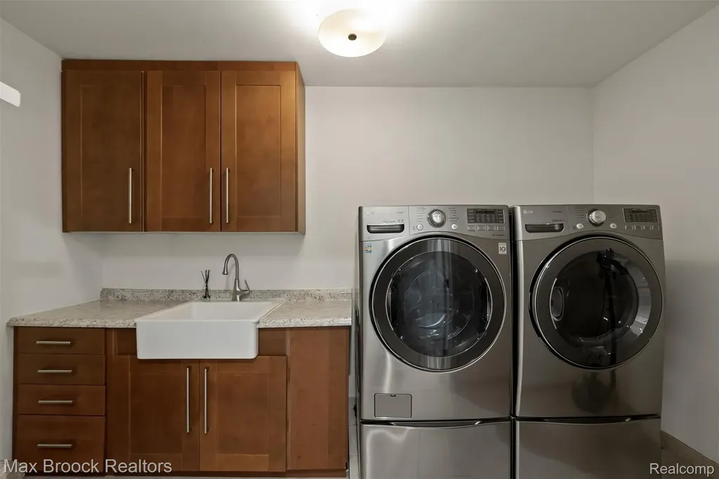 5190 Clarendon Crest Street Bloomfield Charter Township MI 48302
