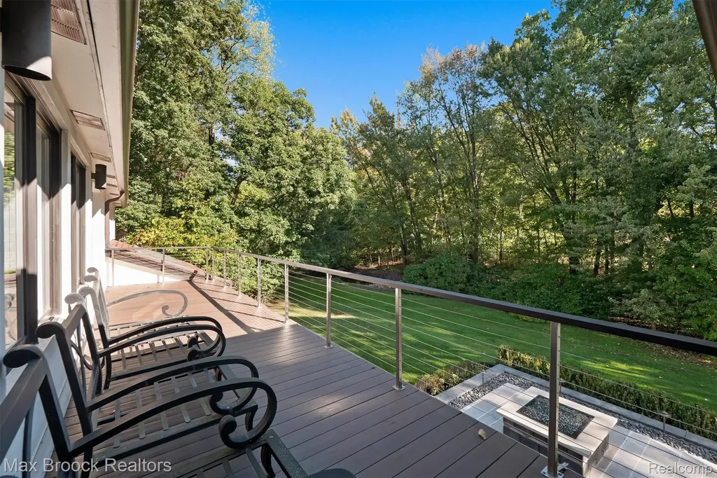 5190 Clarendon Crest Street Bloomfield Charter Township MI 48302