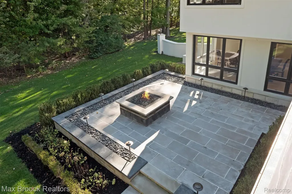 5190 Clarendon Crest Street Bloomfield Charter Township MI 48302