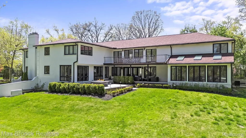 5190 Clarendon Crest Street Bloomfield Charter Township MI 48302