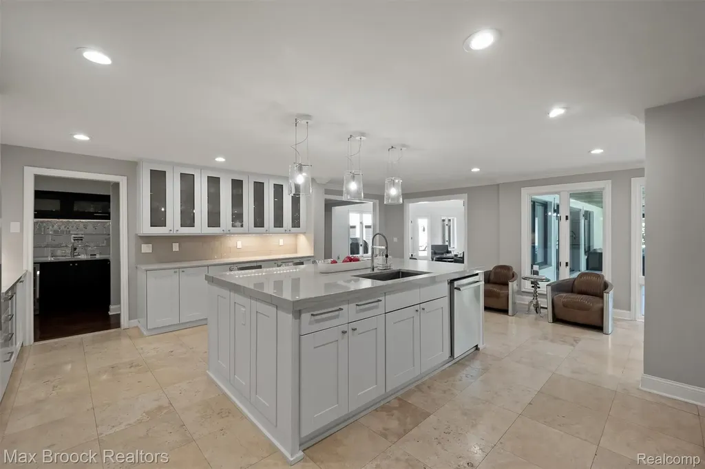 5190 Clarendon Crest Street Bloomfield Charter Township MI 48302