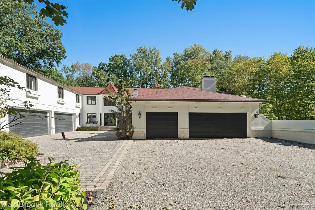 5190 Clarendon Crest Street Bloomfield Charter Township MI 48302