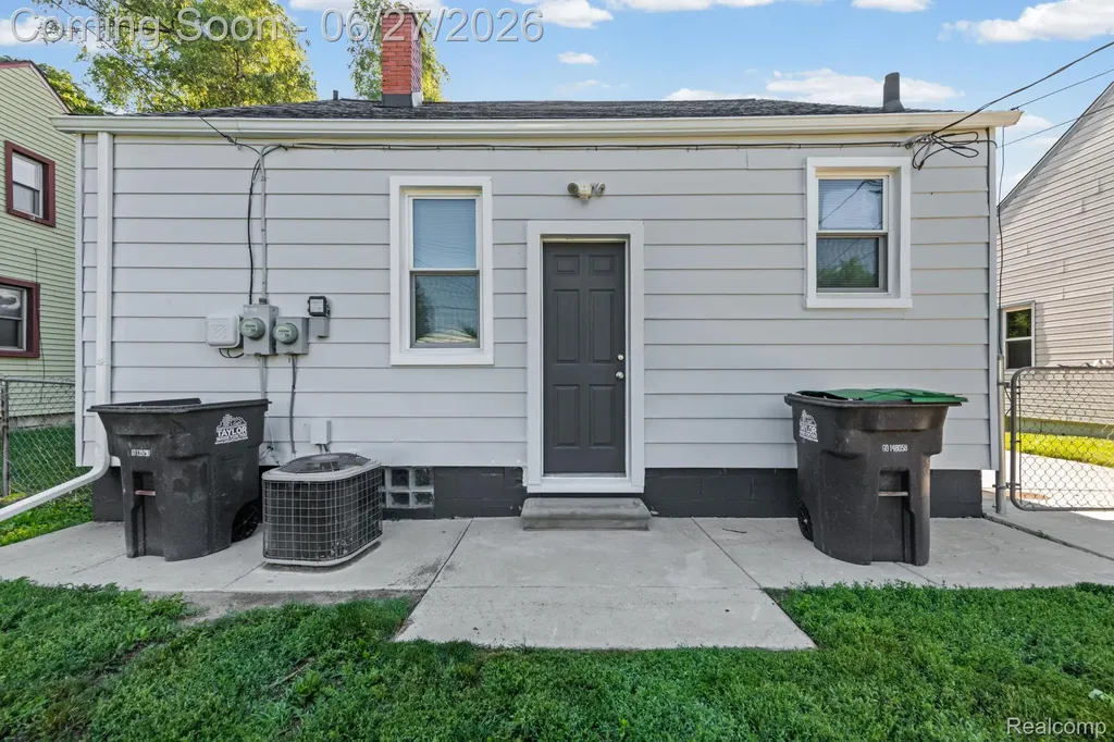 6556 Pelham Road Taylor City MI 48180