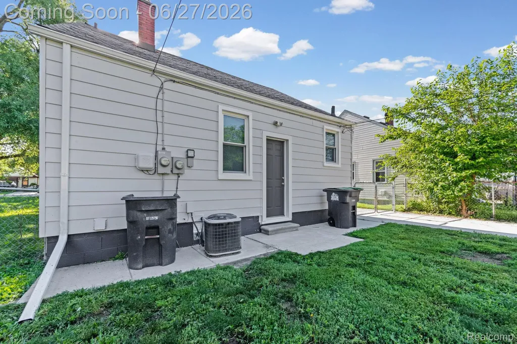 6556 Pelham Road Taylor City MI 48180
