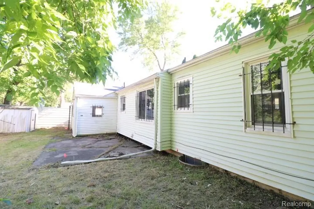 5710 Dupont Street Flint City MI 48505