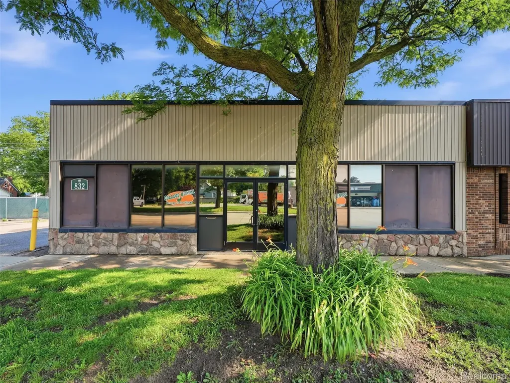 832 W 11 Mile Road Madison Heights City MI 48071
